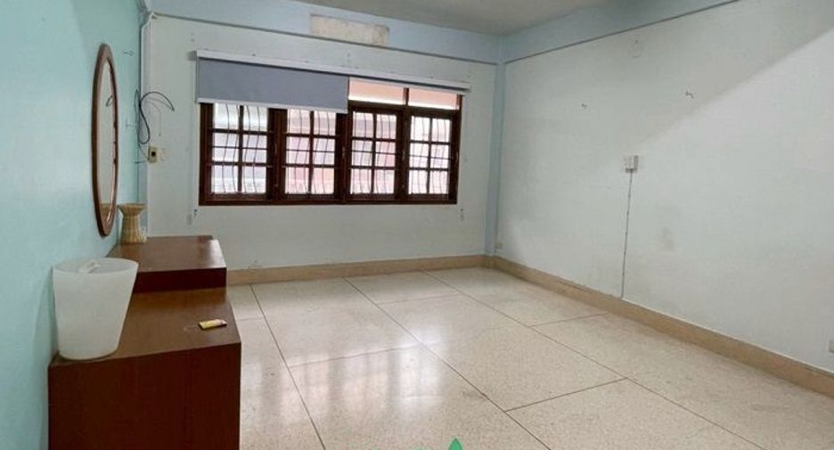 For rent and for sale 4 bedrooms retail Space in Bang Sue, Bangkok