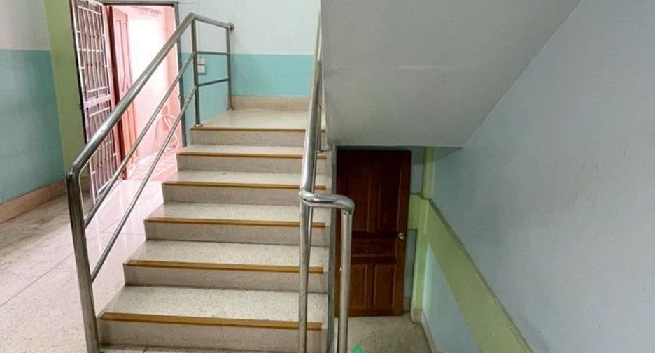 For rent and for sale 4 bedrooms retail Space in Bang Sue, Bangkok