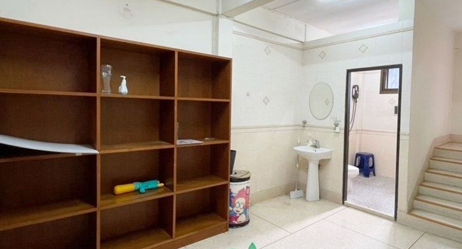 For rent and for sale 4 bedrooms retail Space in Bang Sue, Bangkok