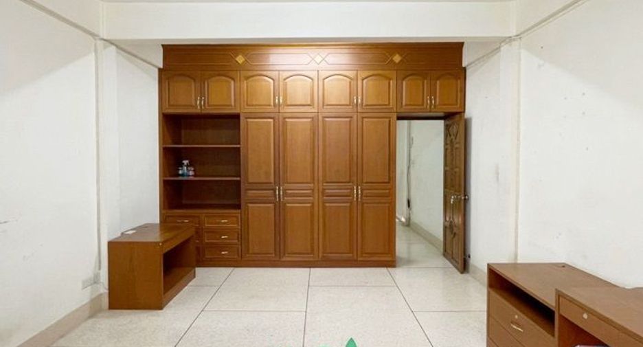 For rent and for sale 4 bedrooms retail Space in Bang Sue, Bangkok