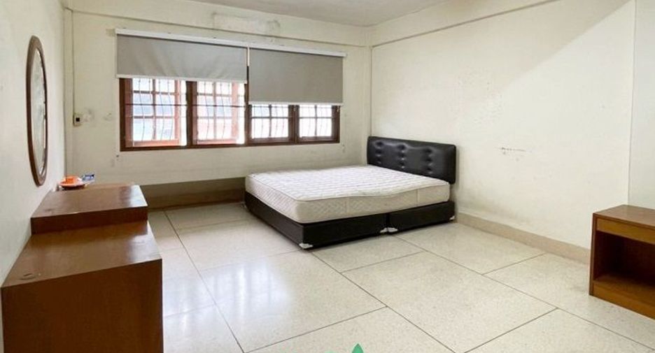 For rent and for sale 4 bedrooms retail Space in Bang Sue, Bangkok