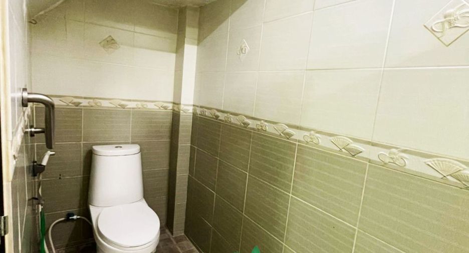 For rent and for sale 4 bedrooms retail Space in Bang Sue, Bangkok
