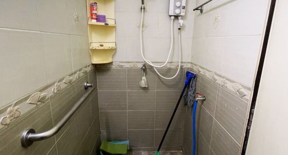For rent and for sale 4 bedrooms retail Space in Bang Sue, Bangkok
