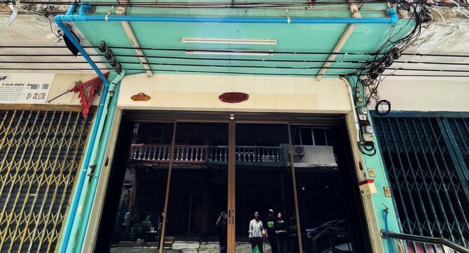 For rent and for sale 4 bedrooms retail Space in Bang Sue, Bangkok
