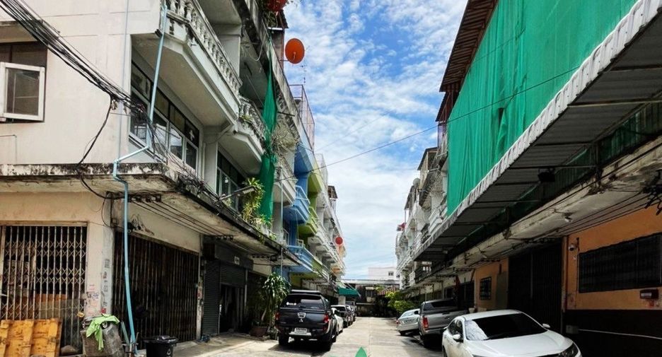 For rent and for sale 4 bedrooms retail Space in Bang Sue, Bangkok
