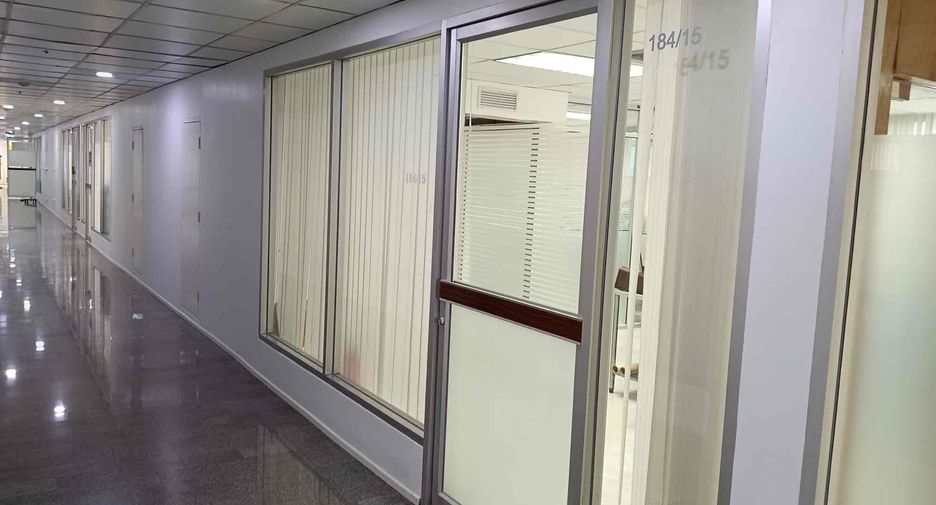 Oficina en venta y en alquiler de 1 habitaciones en Huai Khwang, Bangkok