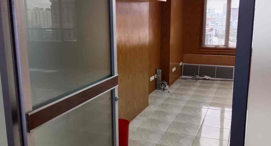 Oficina en venta y en alquiler de 1 habitaciones en Huai Khwang, Bangkok