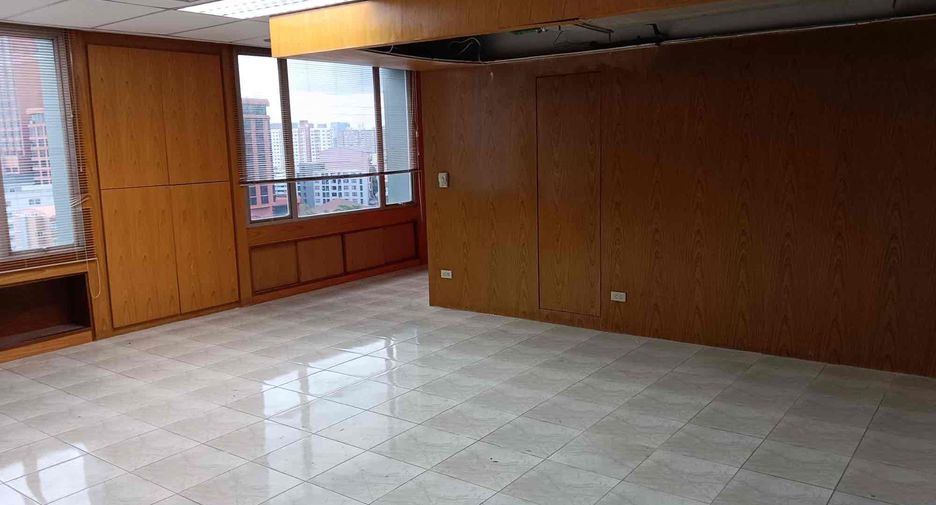 Oficina en venta y en alquiler de 1 habitaciones en Huai Khwang, Bangkok