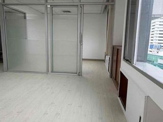 Oficina en venta y en alquiler de 1 habitaciones en Huai Khwang, Bangkok