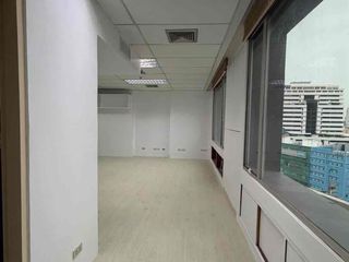 Oficina en venta y en alquiler de 1 habitaciones en Huai Khwang, Bangkok