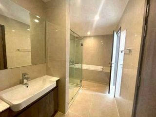 Condo en venta de 2 habitaciones en Bang Na, Bangkok