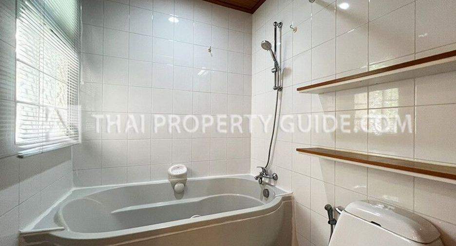 For rent 4 bedrooms house in Pak Kret, Nonthaburi