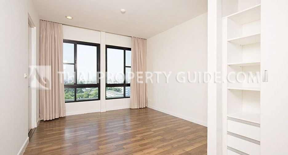 Apartamento en alquiler de 4 habitaciones en Pak Kret, Nonthaburi