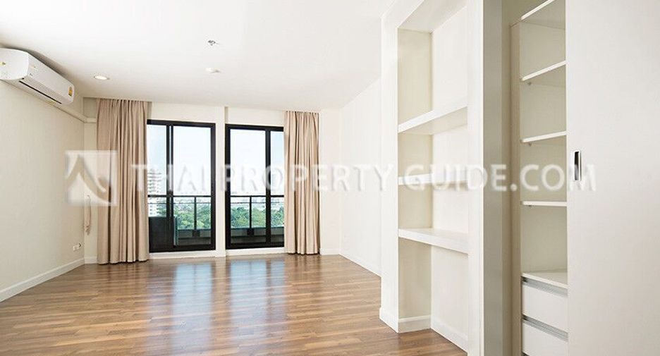 Apartamento en alquiler de 4 habitaciones en Pak Kret, Nonthaburi