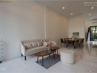 Casa adosada en venta de 3 habitaciones en Mueang Samut Prakan, Samut Prakan
