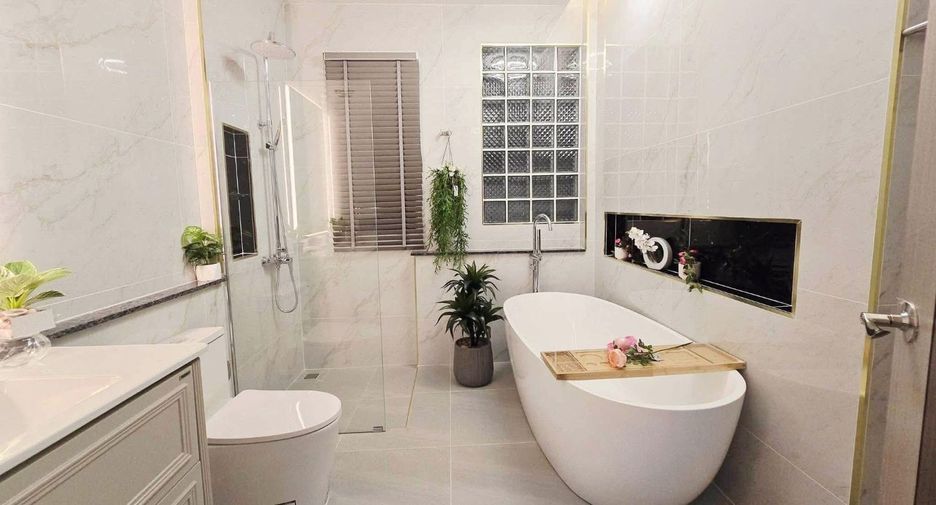 For sale 4 bedrooms villa in Bang Lamung, Chonburi