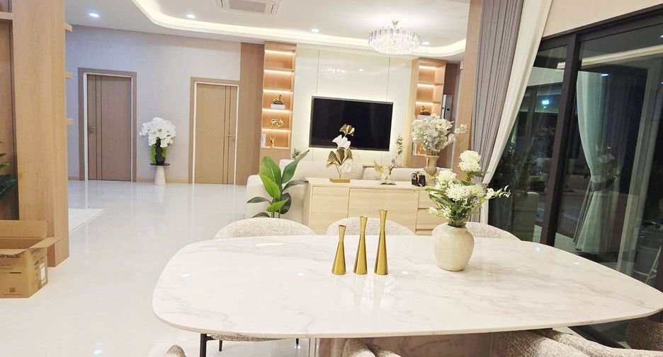 For sale 4 bedrooms villa in Bang Lamung, Chonburi