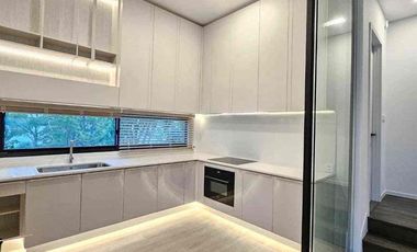 Casa en venta y en alquiler de 4 habitaciones en Saphan Sung, Bangkok