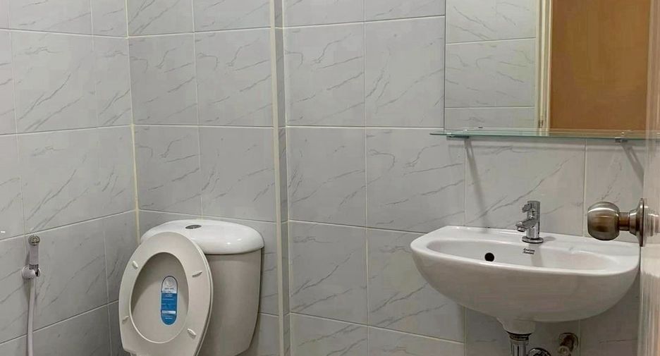 For rent 2 ベッドルーム house in Phra Khanong, Bangkok