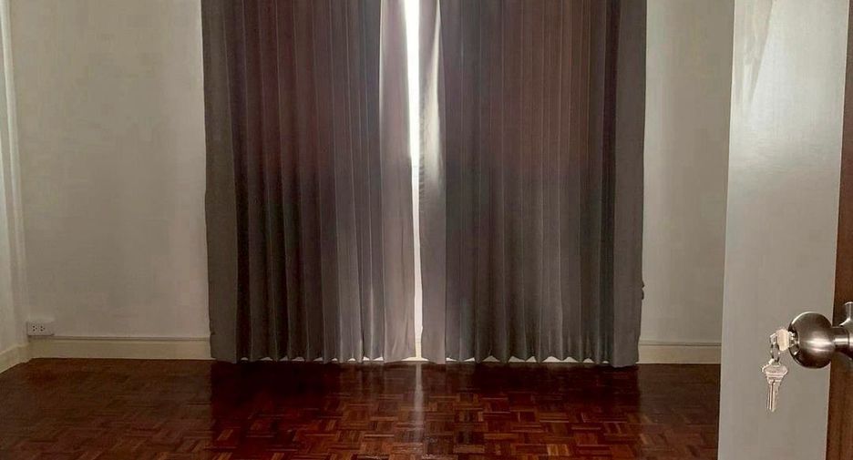For rent 2 ベッドルーム house in Phra Khanong, Bangkok