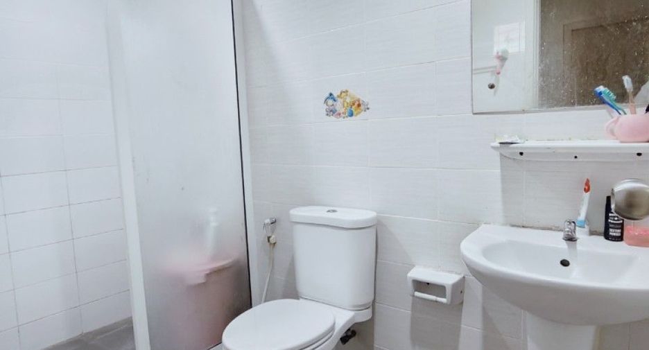 For sale 4 bedrooms townhouse in Phra Samut Chedi, Samut Prakan