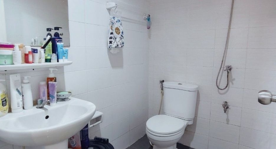 For sale 4 bedrooms townhouse in Phra Samut Chedi, Samut Prakan
