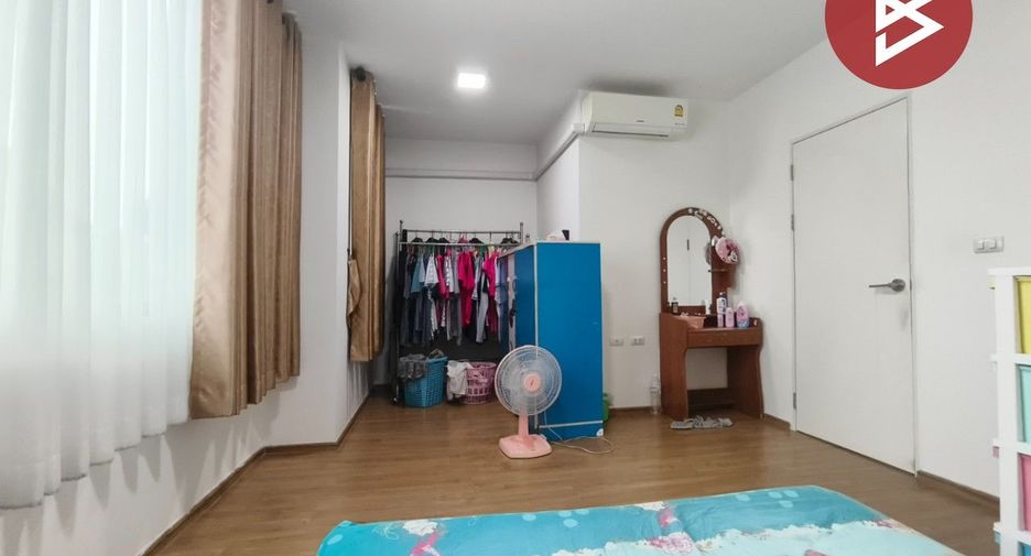À vendre 3 chambres maison de ville à Prawet, Bangkok