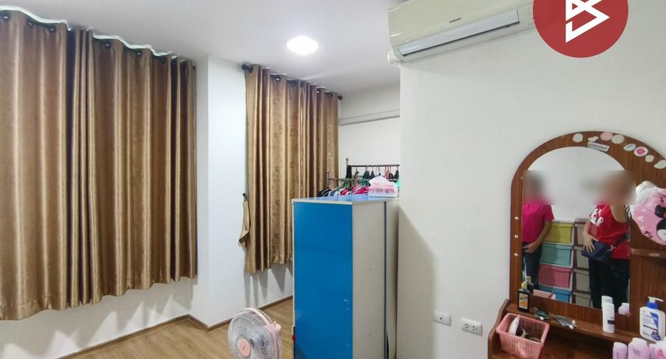 À vendre 3 chambres maison de ville à Prawet, Bangkok