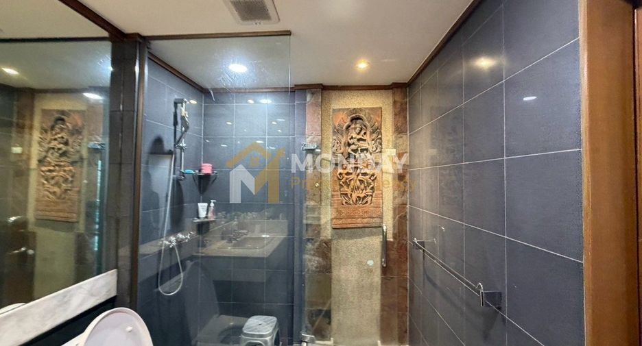 For sale 2 bedrooms condo in Watthana, Bangkok