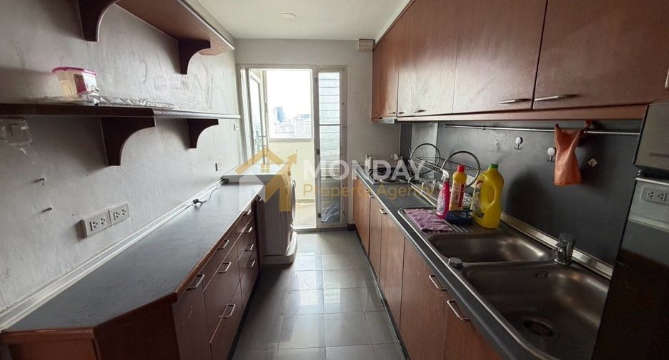 For sale 2 bedrooms condo in Watthana, Bangkok