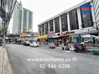 Local comercial en venta de 2 habitaciones en Khlong Toei, Bangkok