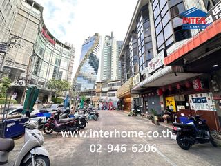 Local comercial en venta de 2 habitaciones en Khlong Toei, Bangkok