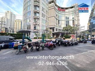 Local comercial en venta de 2 habitaciones en Khlong Toei, Bangkok