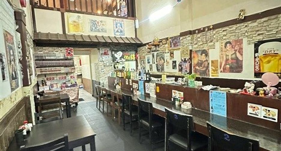 Local comercial en venta de 2 habitaciones en Khlong Toei, Bangkok