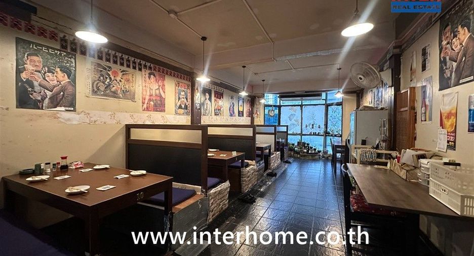 Local comercial en venta de 2 habitaciones en Khlong Toei, Bangkok