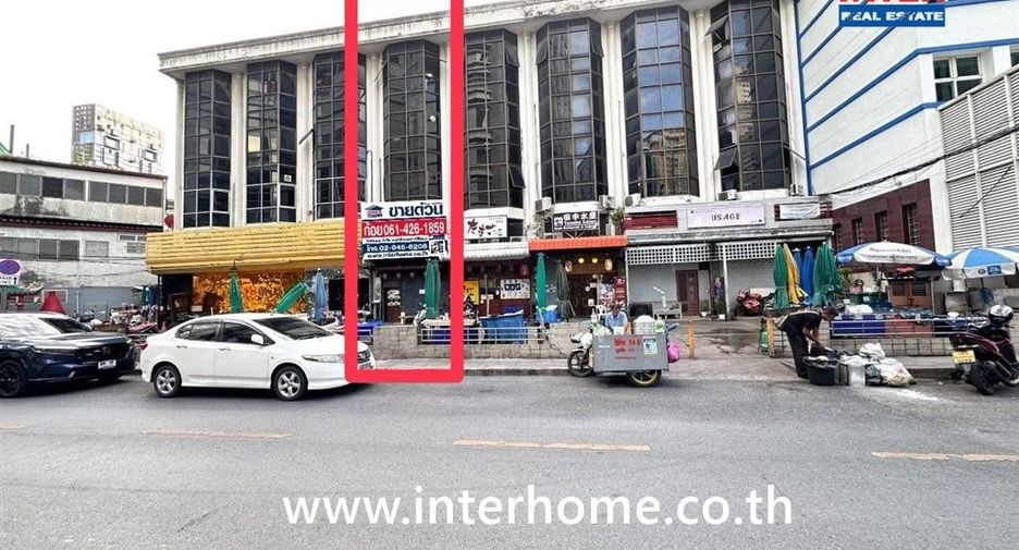 Local comercial en venta de 2 habitaciones en Khlong Toei, Bangkok