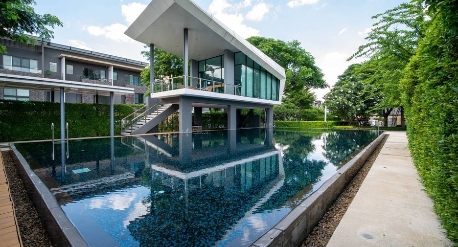 For rent 3 bedrooms townhouse in Lat Phrao, Bangkok