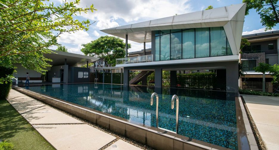 For rent 3 bedrooms townhouse in Lat Phrao, Bangkok