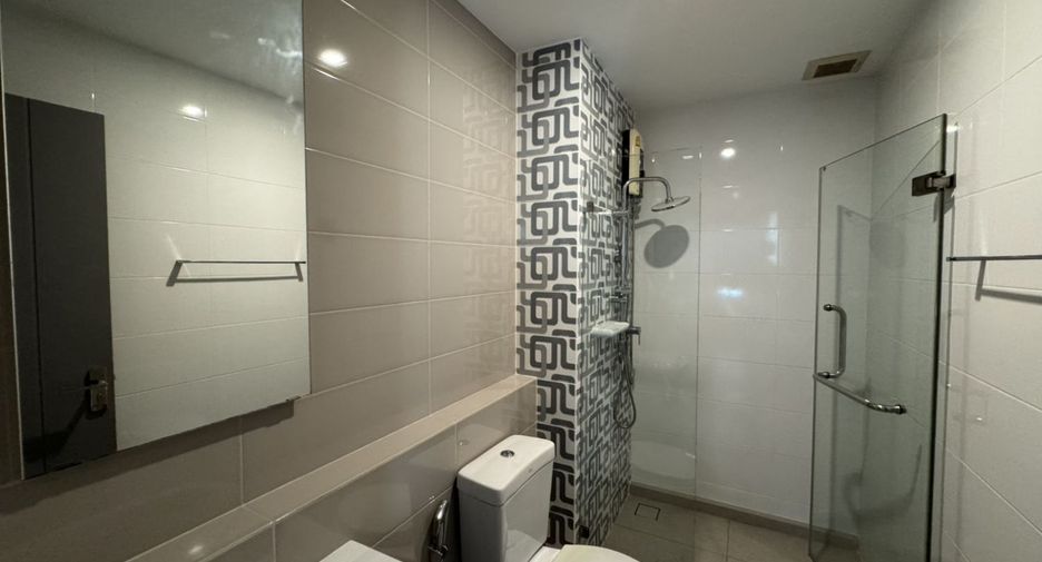 For rent 3 bedrooms townhouse in Lat Phrao, Bangkok