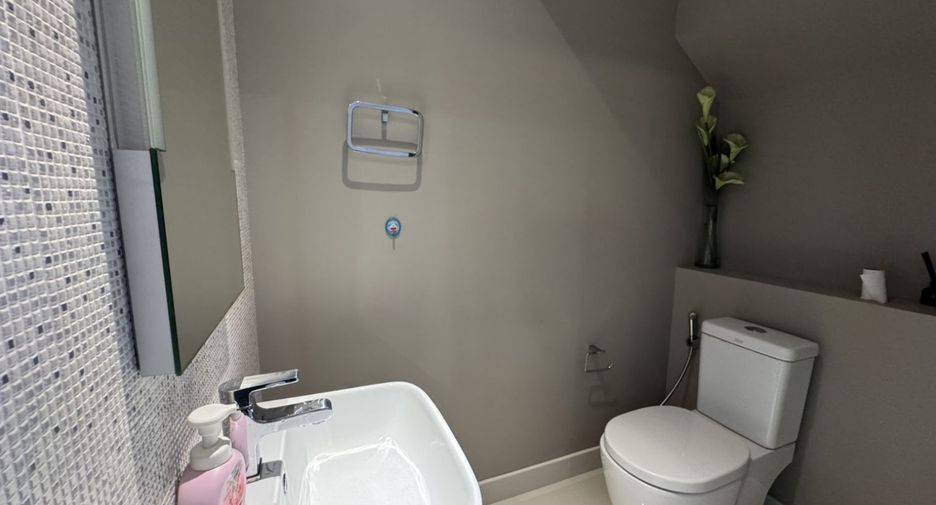For rent 3 bedrooms townhouse in Lat Phrao, Bangkok