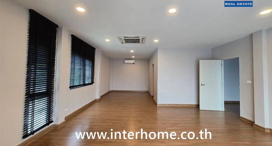 For sale 4 bedrooms house in Sai Mai, Bangkok
