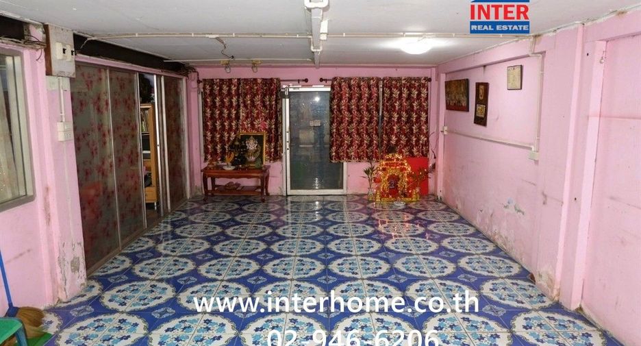 For sale 7 bedrooms retail Space in Khan Na Yao, Bangkok
