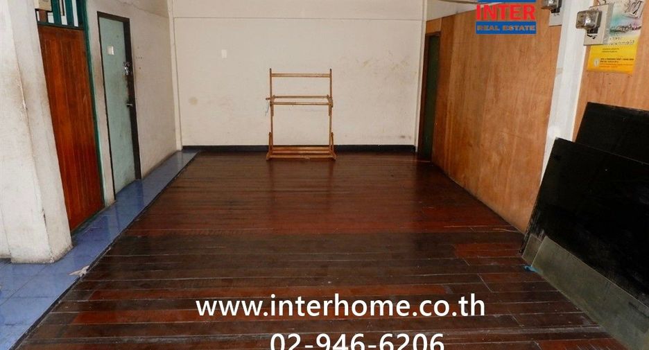 For sale 7 bedrooms retail Space in Khan Na Yao, Bangkok
