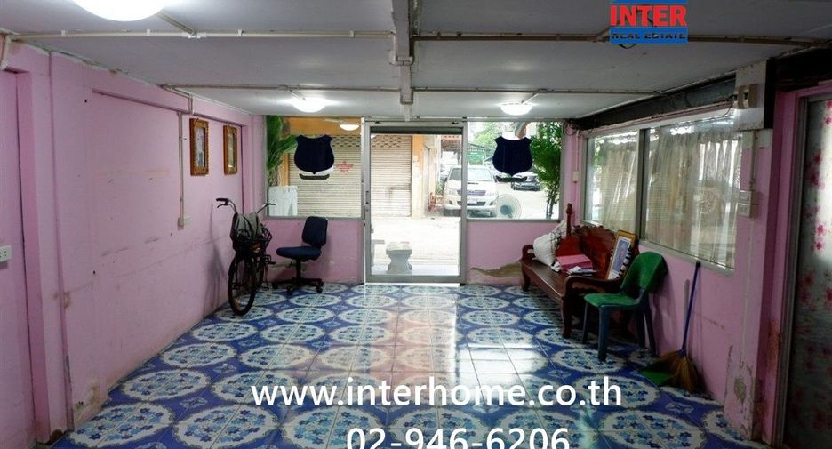 For sale 7 bedrooms retail Space in Khan Na Yao, Bangkok