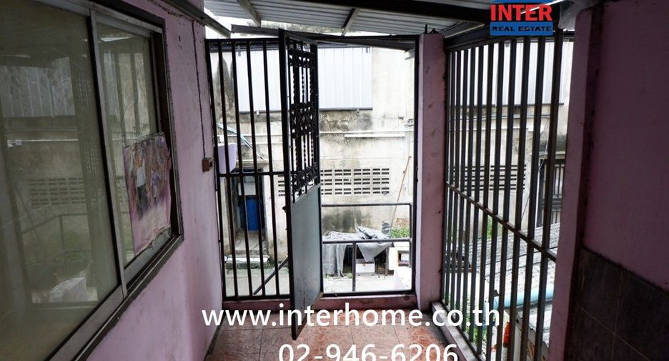 For sale 7 bedrooms retail Space in Khan Na Yao, Bangkok