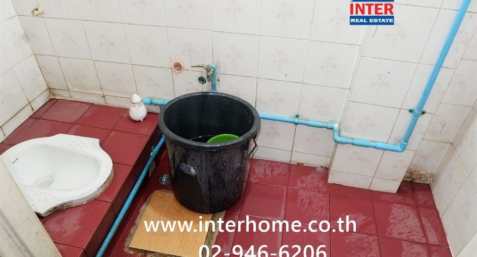For sale 7 bedrooms retail Space in Khan Na Yao, Bangkok