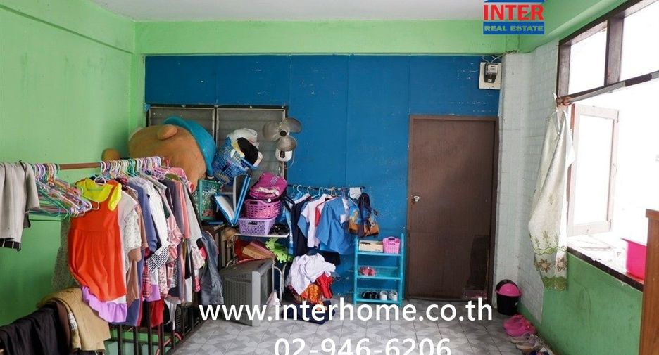 For sale 7 bedrooms retail Space in Khan Na Yao, Bangkok