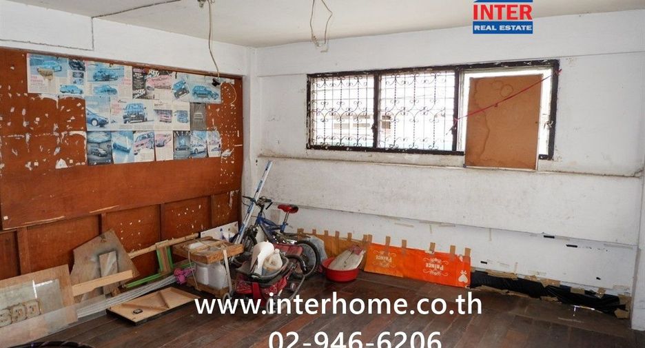 For sale 7 bedrooms retail Space in Khan Na Yao, Bangkok