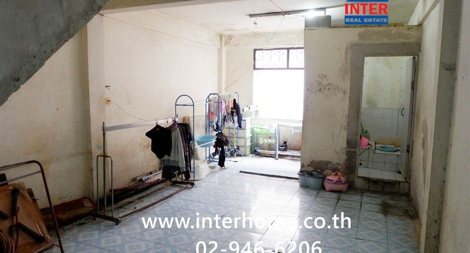 For sale 7 bedrooms retail Space in Khan Na Yao, Bangkok
