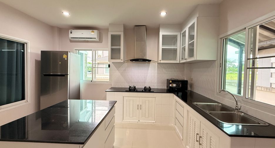 For rent and for sale 4 bedrooms house in San Sai, Chiang Mai
